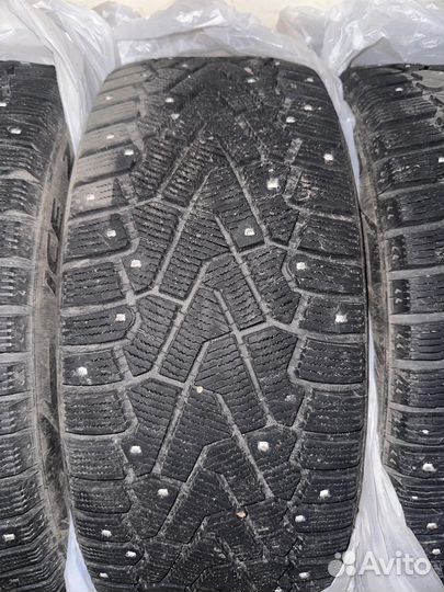 Pirelli Ice Zero 245/40 R20 и 275/35 R20