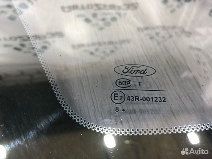 Форточка задняя левая Ford Focus седан sida 2008