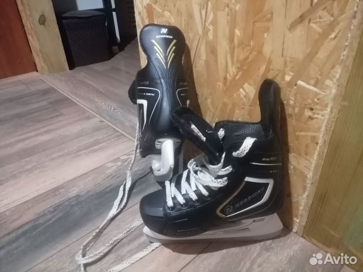 Коньки хоккейные