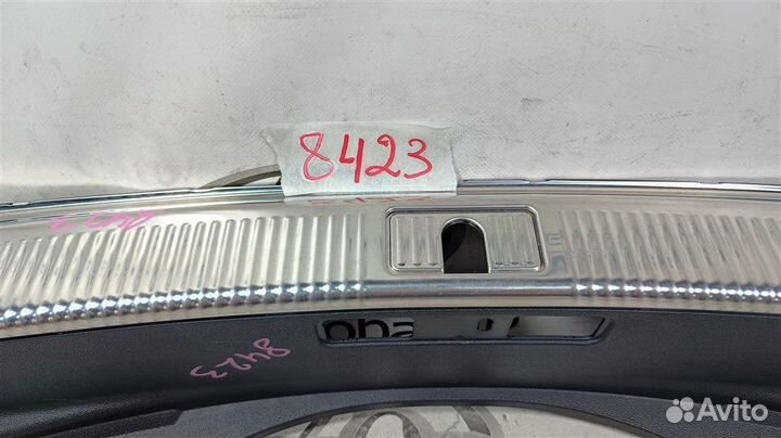Накладка крышки багажника Audi A8/S8