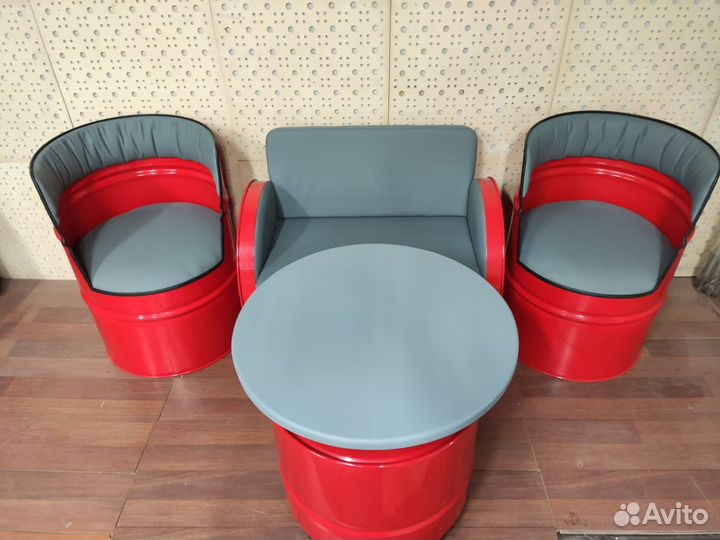 Диван и стол в стиле лофт