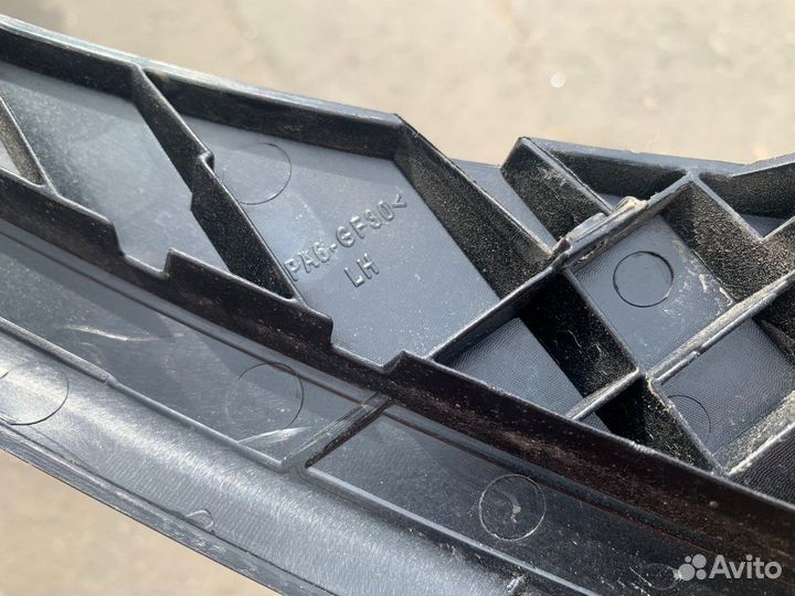 Накладка левой фары (верхняя) Sorento Prime