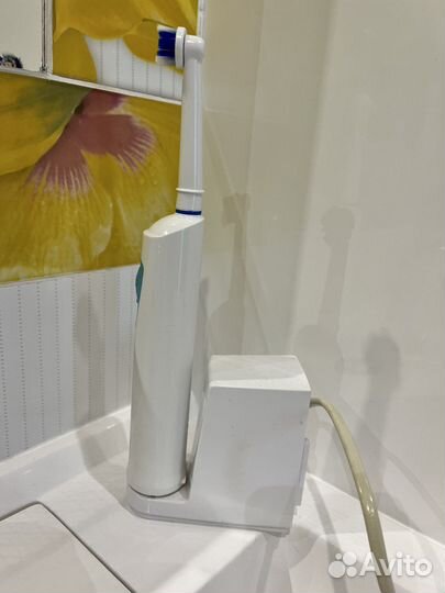 Электрическая зубная щетка Braun