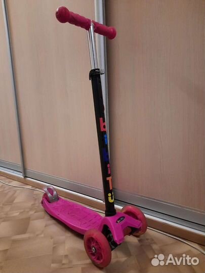 Самокат bibitu со светящимися колёсами