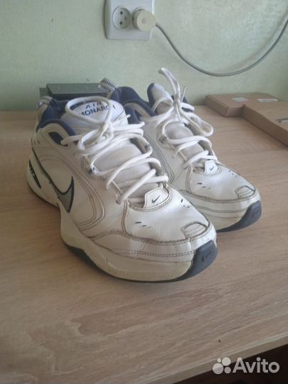 Nike air monarch 4