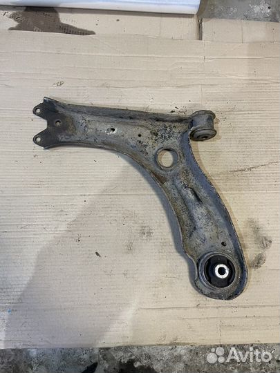 Рычаг передний правый Фольксваген Джетта 6
