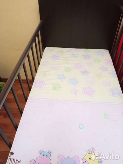 Детская кроватка и пеленальный комод