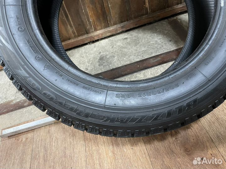Bridgestone Blizzak Revo GZ 205/60 R16 92S