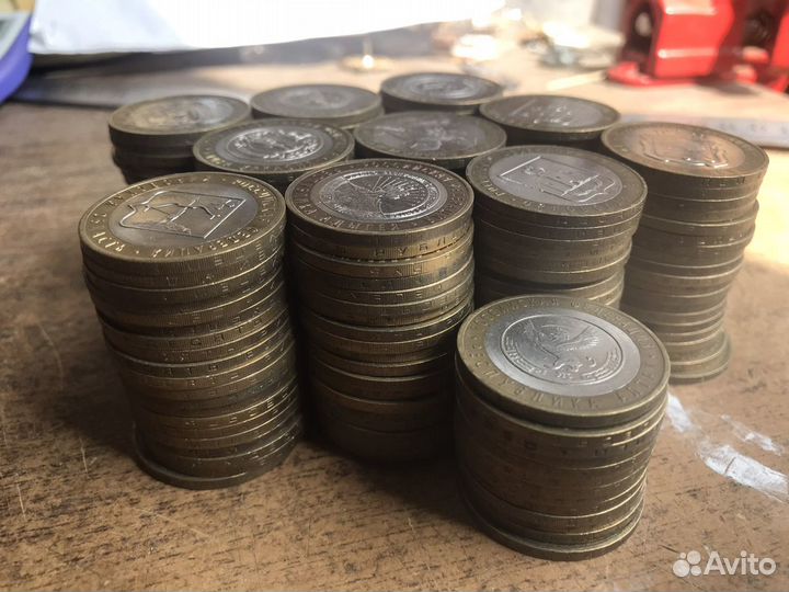 Монета 10 рублей биметалл