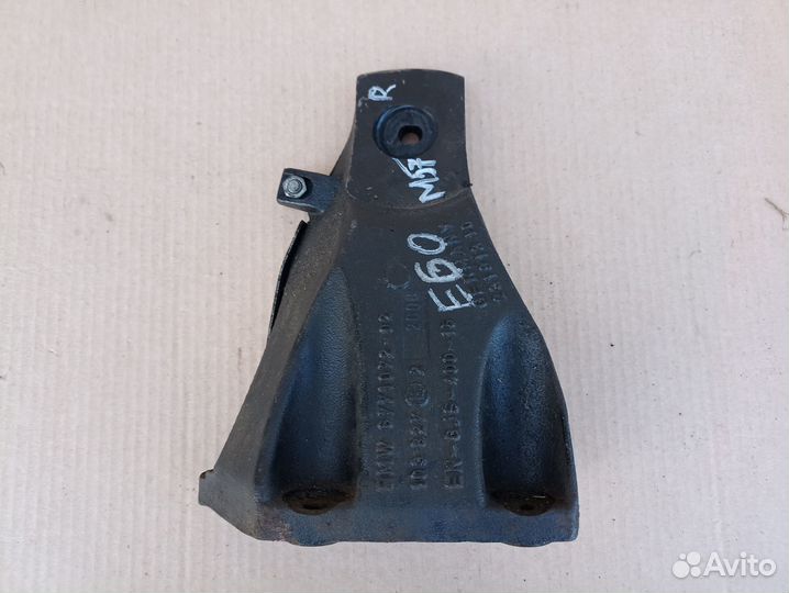 Кронштейн двигателя правый BMW E39 E60 M57 D30