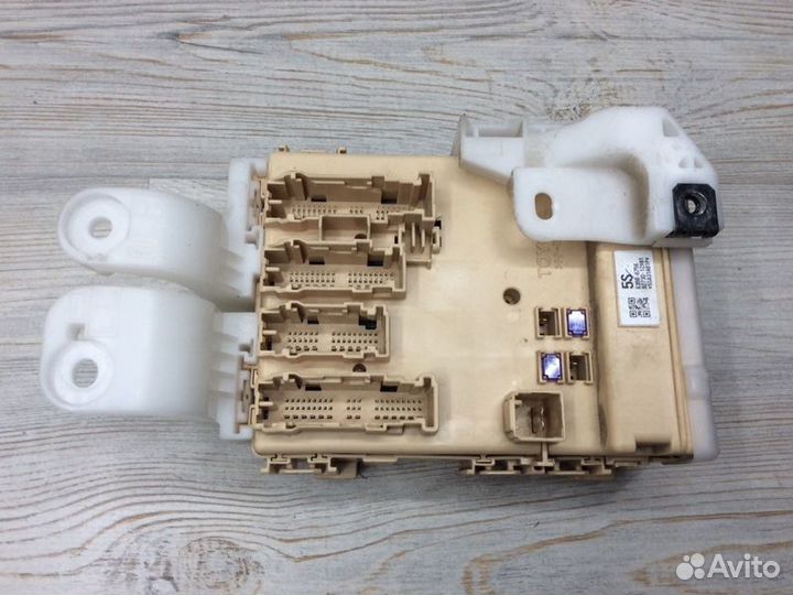 Блок предохранителей салонный Toyota Corolla E18