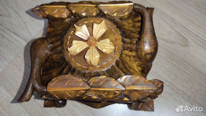 Деревянная шкатулка