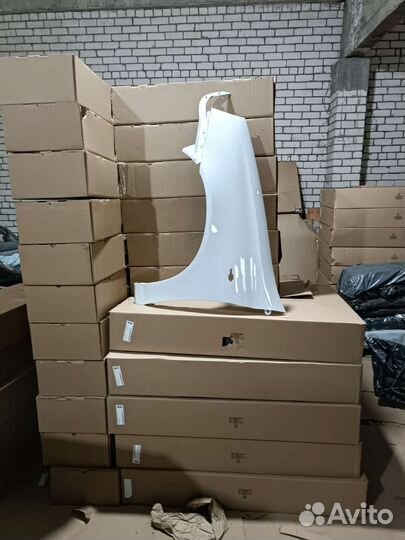 Крыло левое калина цвет белый (ледниковый) 221