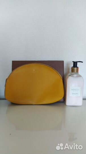 Косметичка новая и лосьон для рук и тела