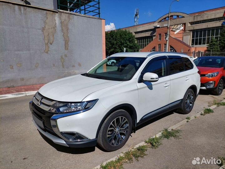 Mitsubishi Outlander 2 CVT, 2017, 111 111 км