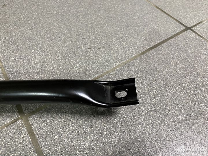 Распорка подкапотная BMW E60 E61 E63 E64