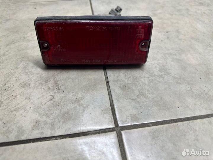 Фонарь противотуманный Toyota Highlander XU40