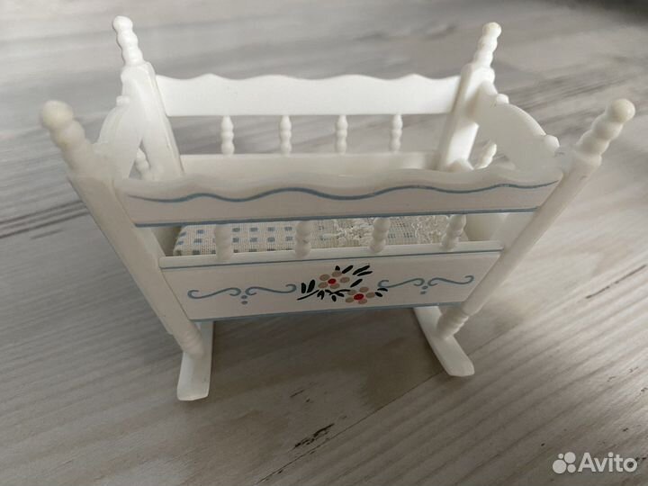 Мини детский дом. Кровать, шкаф, стул