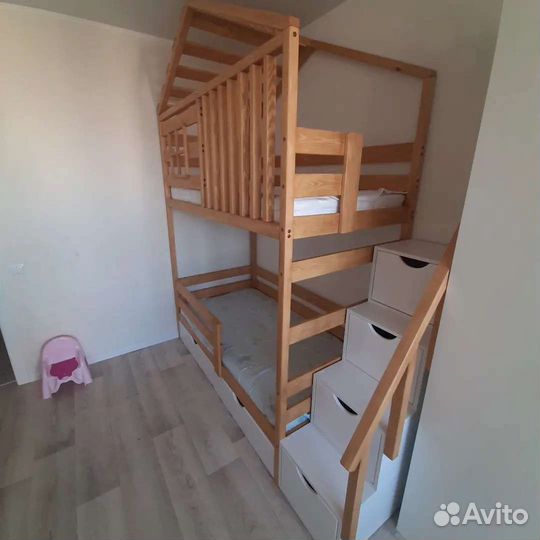 Двухъярусная кровать