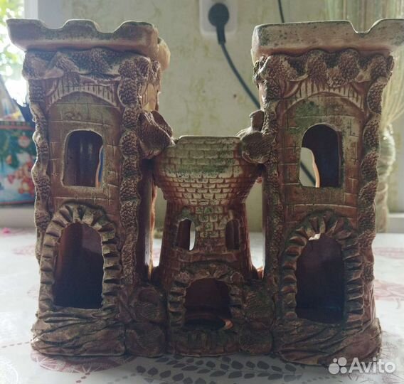 Замок для аквариума