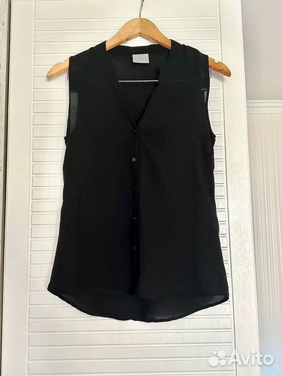 Черная блузка без рукавов vero moda