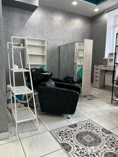 Стеллаж с зеркалом для салона красоты