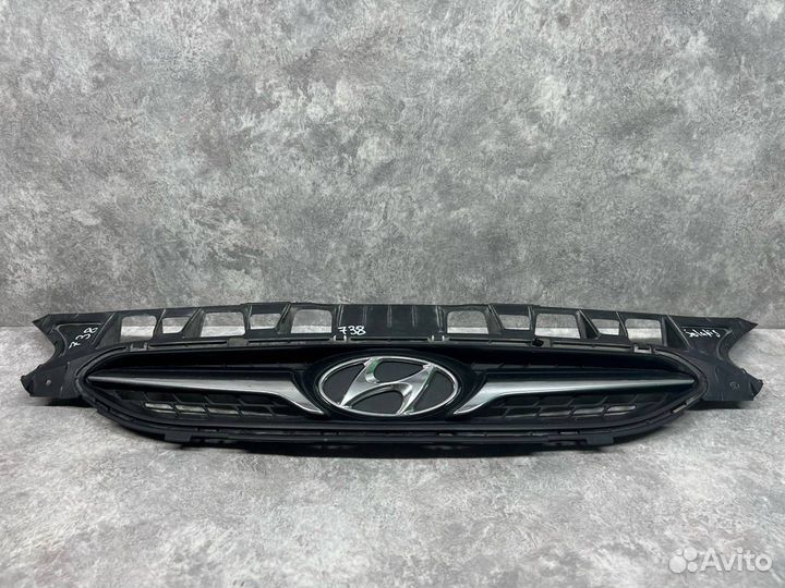 Решетка радиатора Hyundai Solaris 2012 863511R000