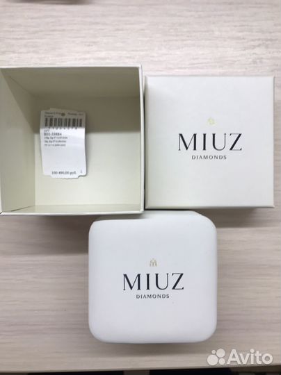 Кольцо с бриллиантом