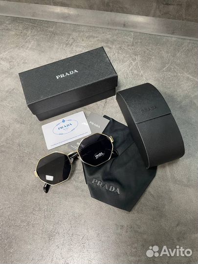 Очки солнцезащитные Prada