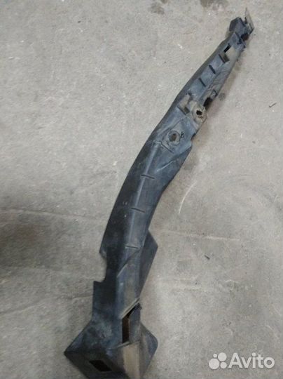 Кронштейн фары правый Volkswagen Passat B5