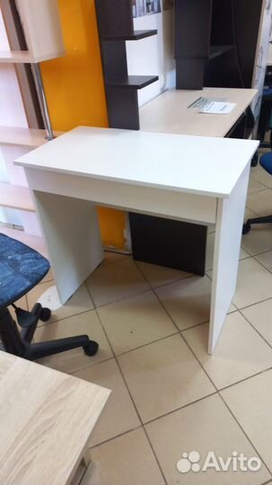 Стол компьютерный