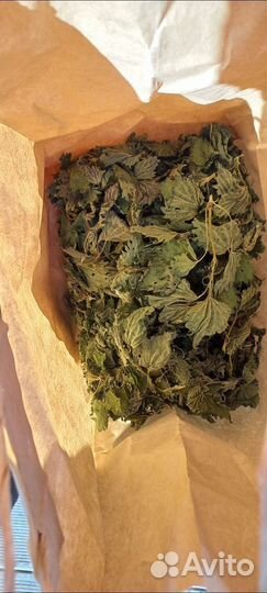 Сушённые одуванчики, крапива, мята