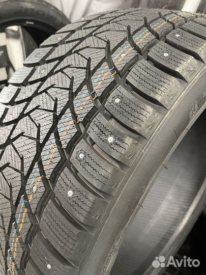 Tri Ace Snow White II 285/40 R22 110H