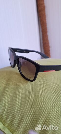 Солнцезащитные очки prada