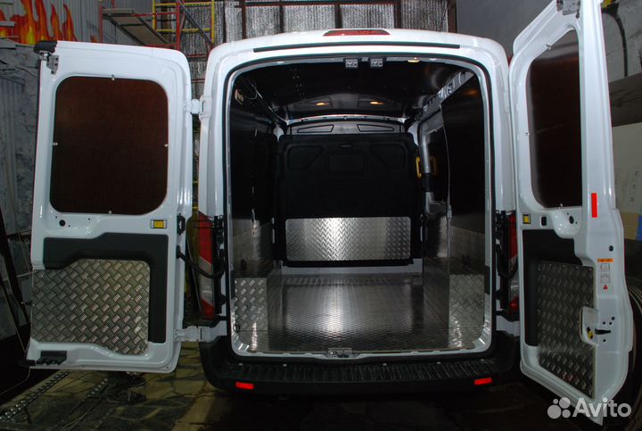 Обшивка кузова фургона Ford Transit