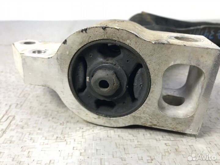 Рычаг подвески нижний передний левый Volkswagen