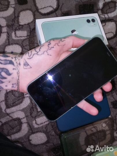 Телефон iPhone 11
