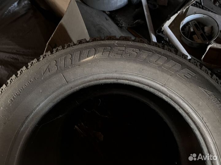 Bridgestone Ice Cruiser 7000 215/60 R16