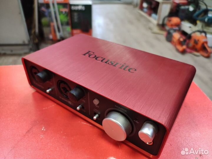 Звуковая карта Focusrite scarlett 2i2 Отличная