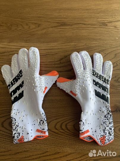 Футбольные вратарские перчатки