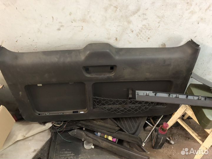 Обшивка двери багажника prado120