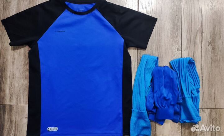 Футболка спортивная и гетры для футбола