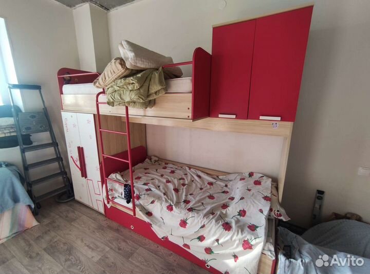 Двухэтажная кровать