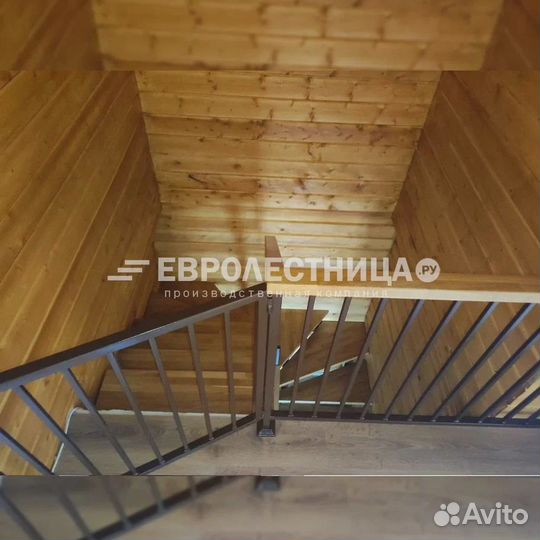 Лестница на металлическом каркасе