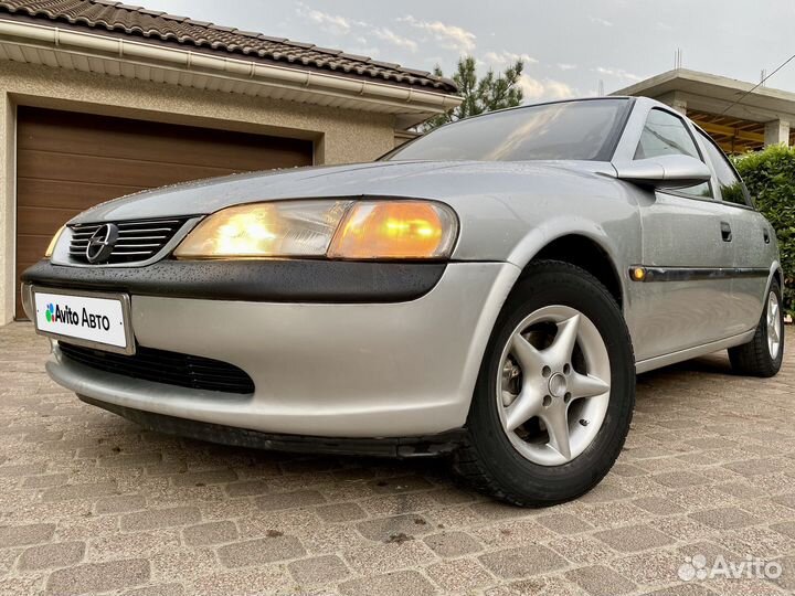 Opel Vectra 1.8 AT, 1998, 300 000 км