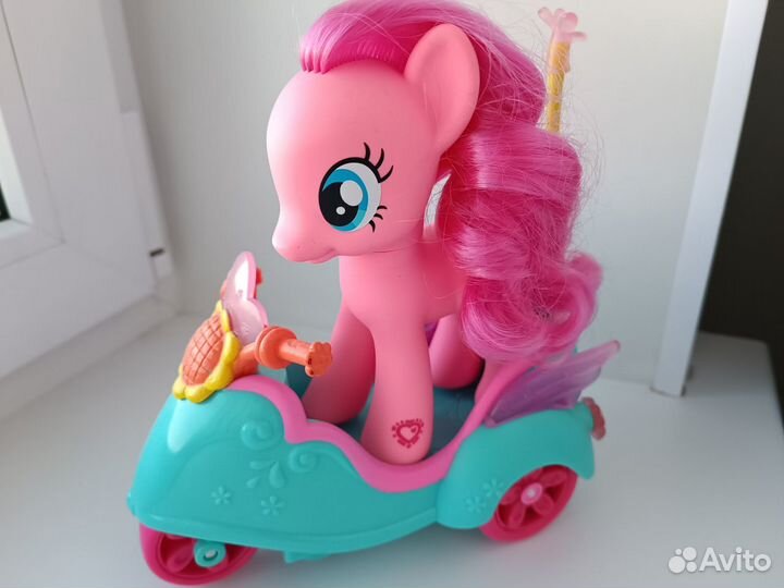 Пони My Little Pony Пинки Пай на скутере
