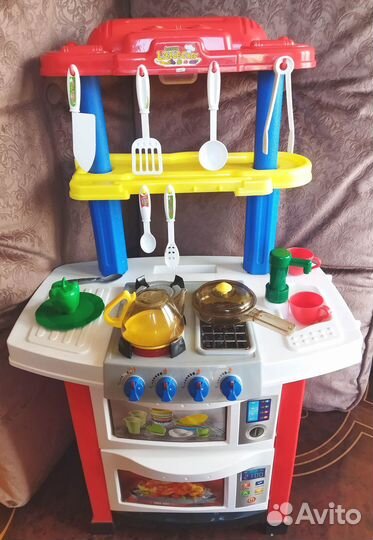 Детская кухня игрушечная со звуком, светом,посудой