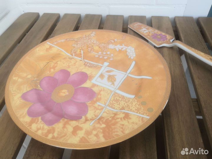 Фарфоровая тортница с лопаткой