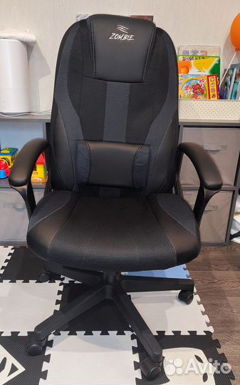 Игровое компьютерное кресло