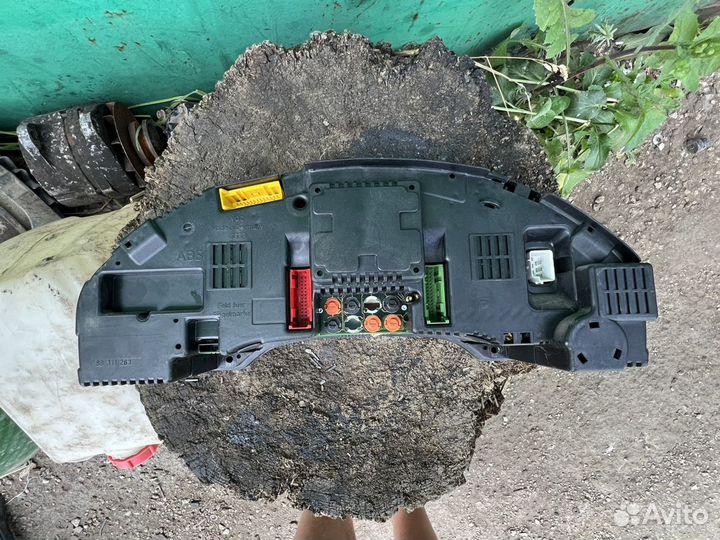 Приборная панель Audi A8 D2